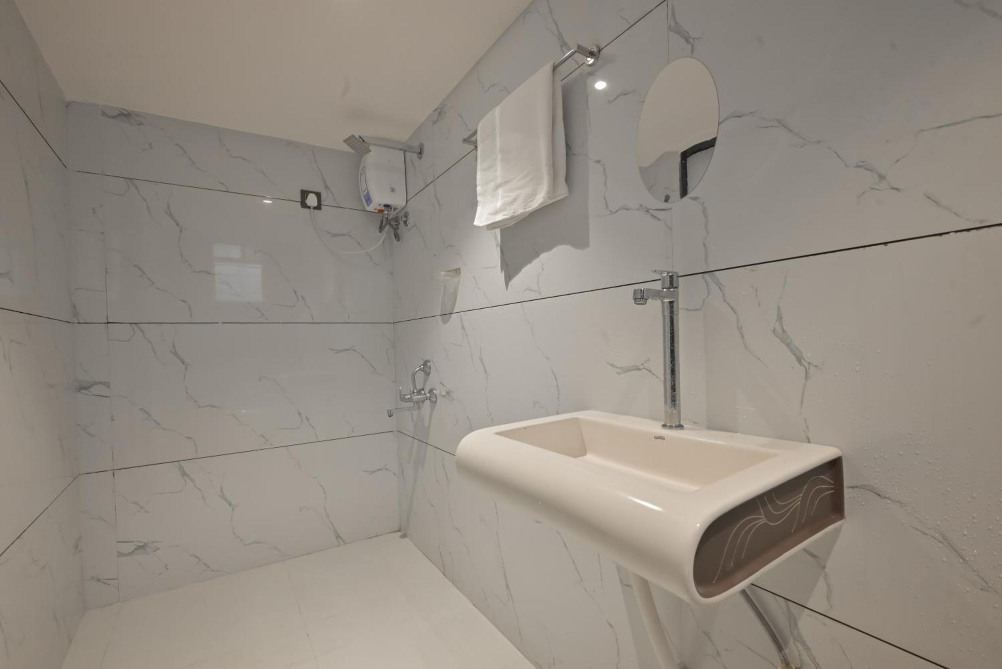 לונבלה Empyrean Stay Ll 3Bhk Ll Marshall Villa Ll Large Pool Ll Ac Ll מראה חיצוני תמונה
